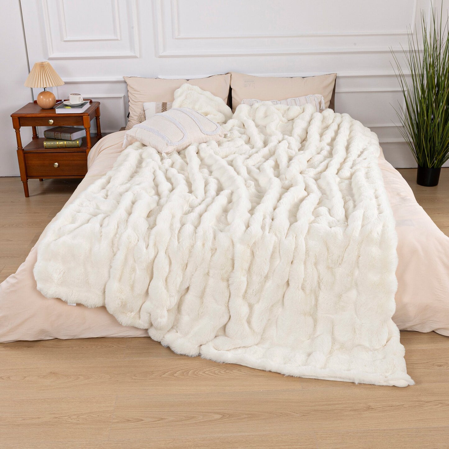 Fleece Throw Blanket for Couch - 550GSM Soft & Warm Fluffy Bubble Faux Rabbit Blanket, Decorative and Giftable Striped Blankets for Couch, Sofa, Bed