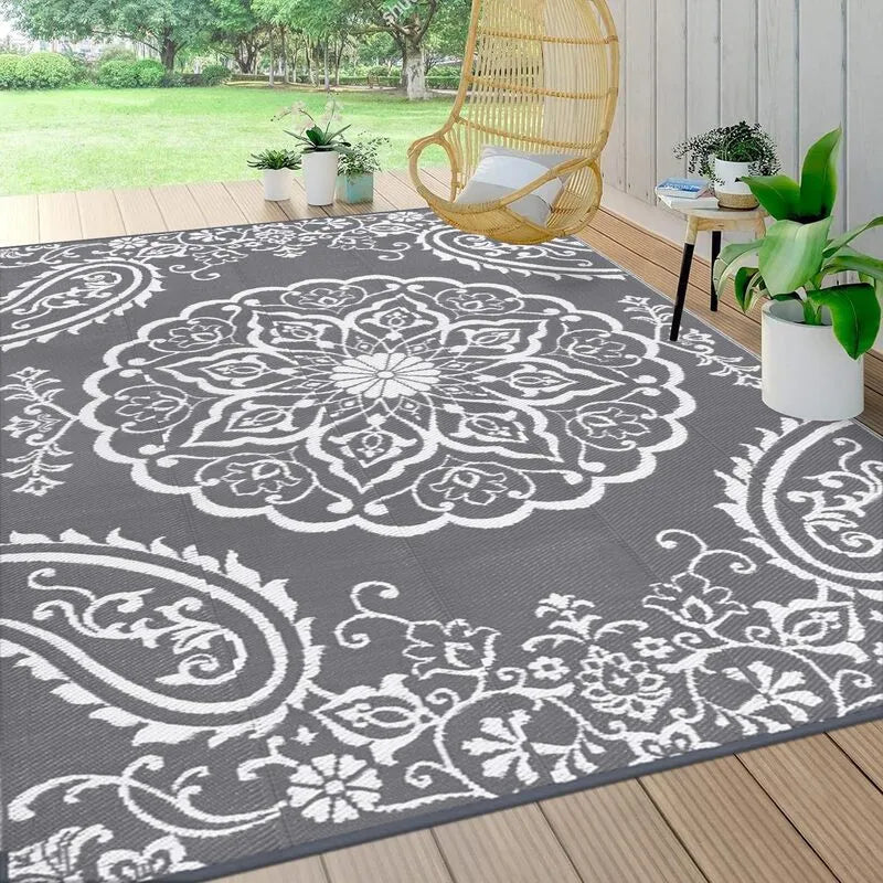 AR004054_grey_10x14_outdoor_rug_boho_paisley_plastic_straw_patio_carpet_US_home_heberug