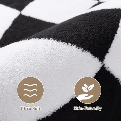 AR007470blackwhiteultrasoftskinfriendly5x7checkerboardarearugplushsurfacecloseupheberug